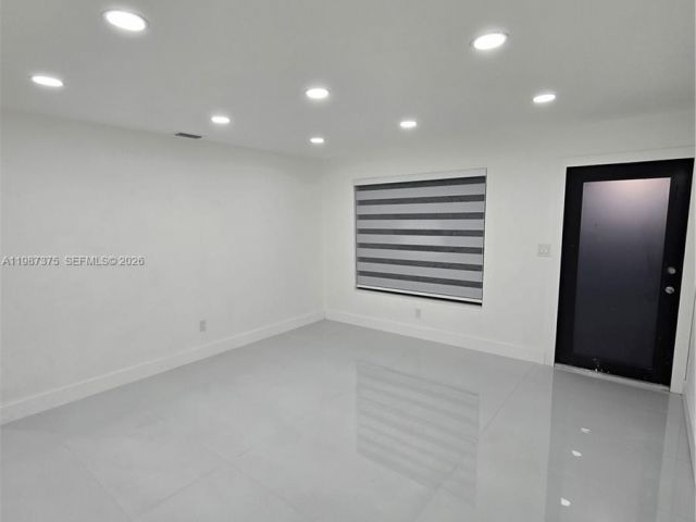 Дом в аренду по адресу 5551 NW 175th St 1 - фото 7519037