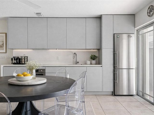 Дом в аренду по адресу 8300 SW 31st St - фото 7518804