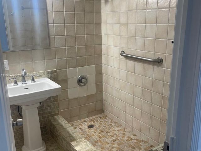 Дом в аренду по адресу 20700 SW 122nd Ave - фото 7518782