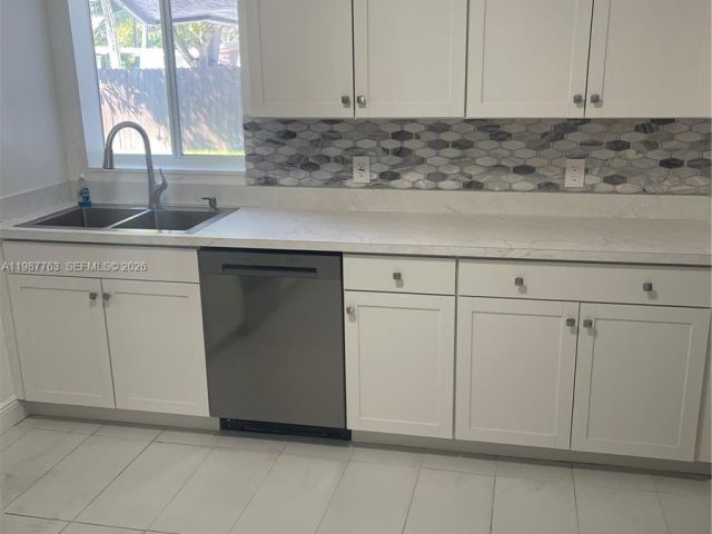 Дом в аренду по адресу 20700 SW 122nd Ave - фото 7518788