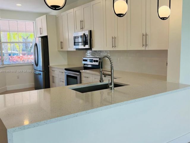 Дом в аренду по адресу 20951 Via Oleander C - фото 7518377