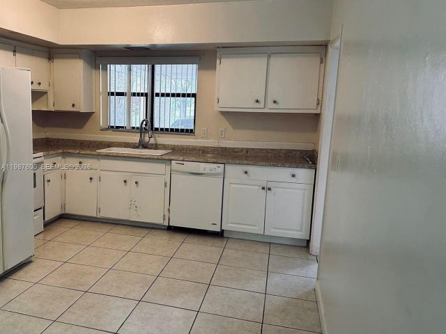 Дом в аренду по адресу 836 Pennsylvania Ave - фото 7519096