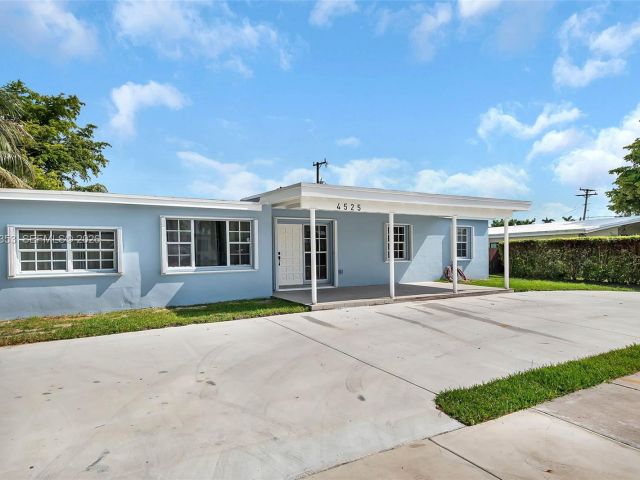 Дом в аренду по адресу 4525 SW 112th Pl - фото 7519425