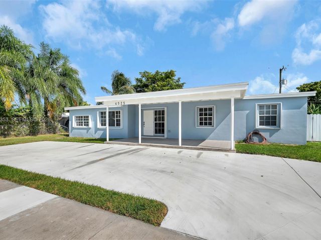 Дом в аренду по адресу 4525 SW 112th Pl - фото 7519426