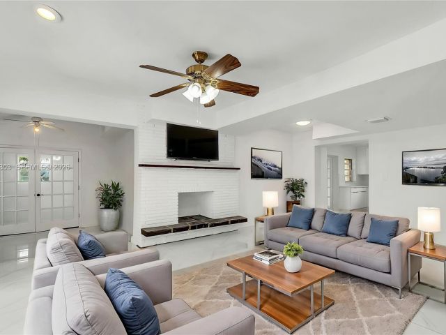 Дом в аренду по адресу 4525 SW 112th Pl - фото 7519427