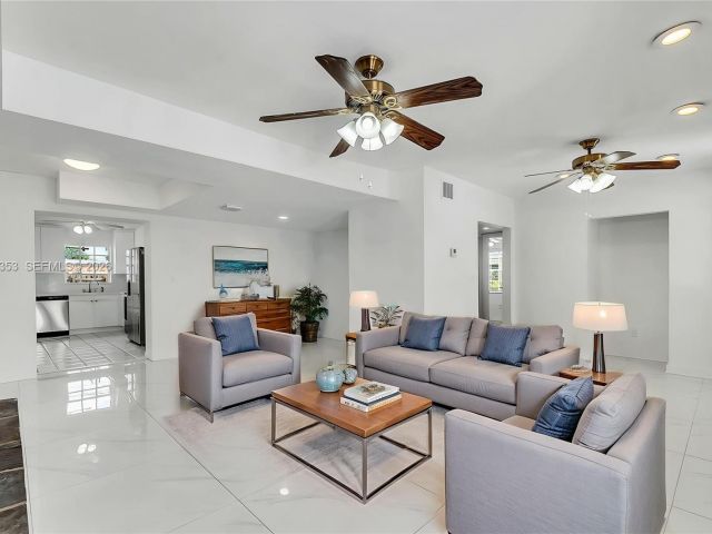 Дом в аренду по адресу 4525 SW 112th Pl - фото 7519428