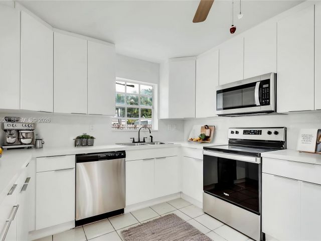 Дом в аренду по адресу 4525 SW 112th Pl - фото 7519433