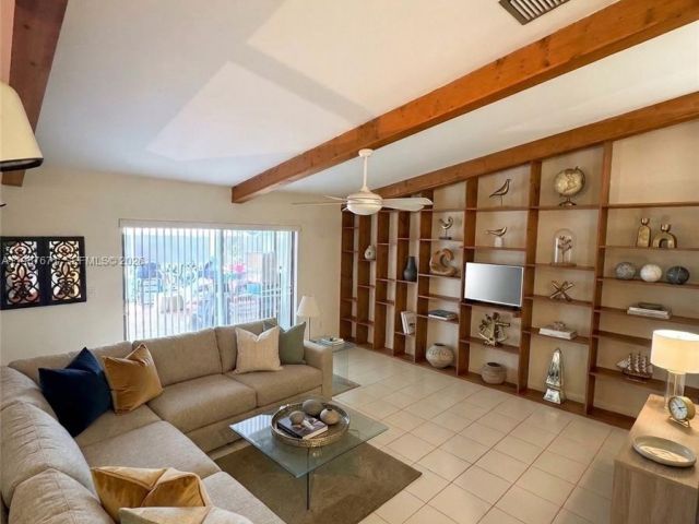 Продажа дома по адресу 10520 SW 142nd Ave - фото 7524254