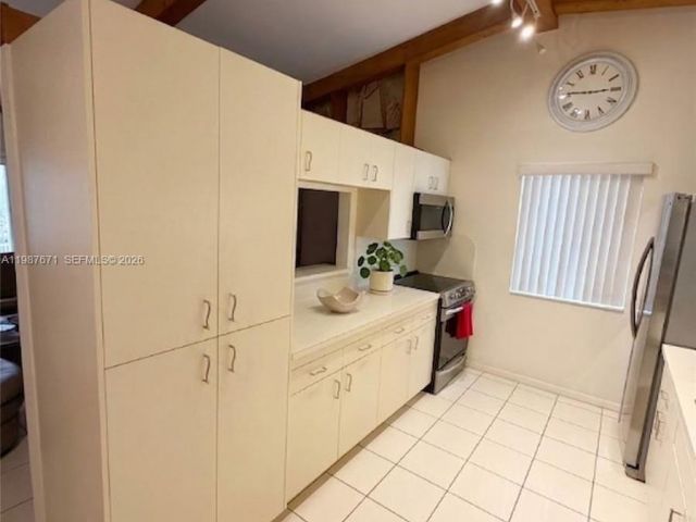 Продажа дома по адресу 10520 SW 142nd Ave - фото 7524260