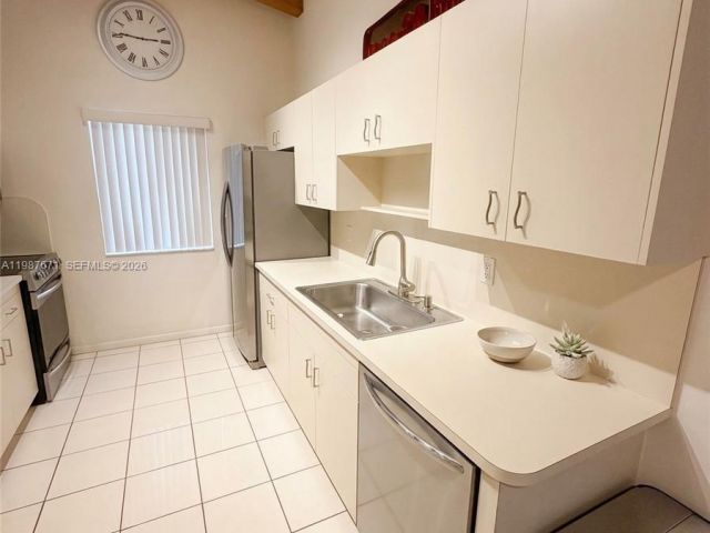 Продажа дома по адресу 10520 SW 142nd Ave - фото 7524262