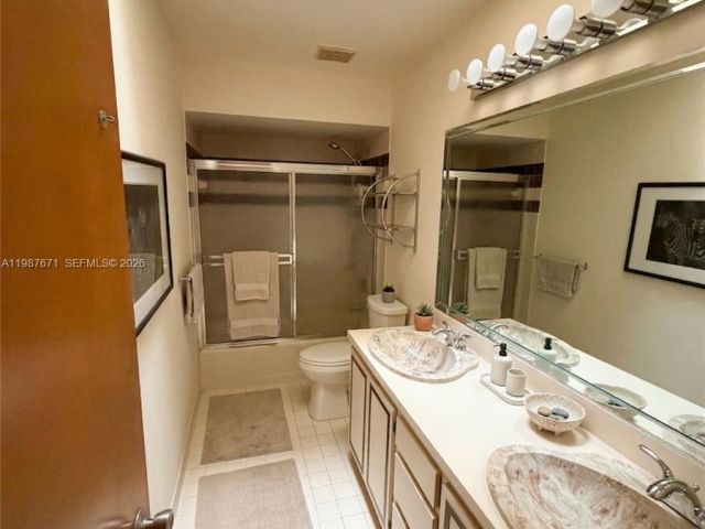 Продажа дома по адресу 10520 SW 142nd Ave - фото 7524265