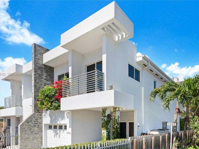 Продажа дома по адресу 2943 SW 23rd St - фото 7519445