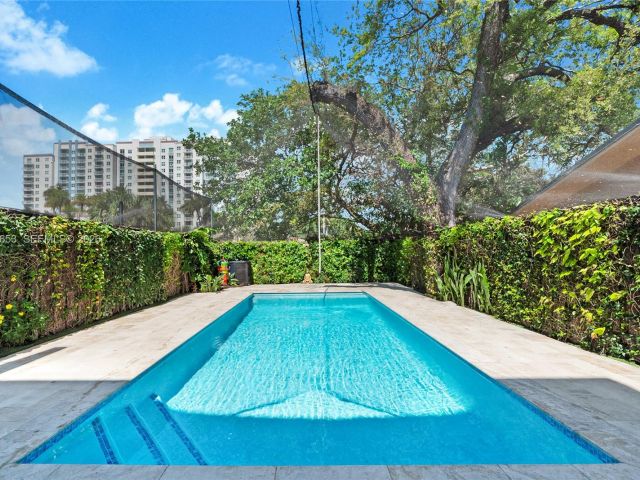 Продажа дома по адресу 2943 SW 23rd St - фото 7519446