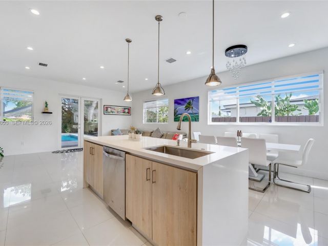 Продажа дома по адресу 2943 SW 23rd St - фото 7519451