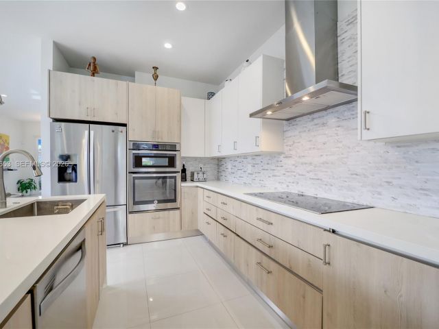 Продажа дома по адресу 2943 SW 23rd St - фото 7519452