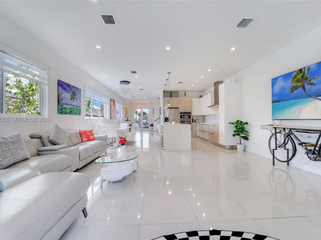 Продажа дома по адресу 2943 SW 23rd St - фото 7519453