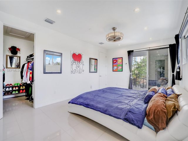 Продажа дома по адресу 2943 SW 23rd St - фото 7519459