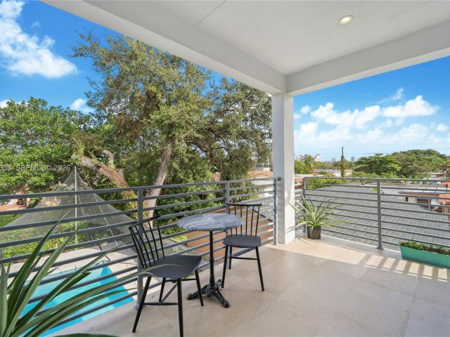 Продажа дома по адресу 2943 SW 23rd St - фото 7519461