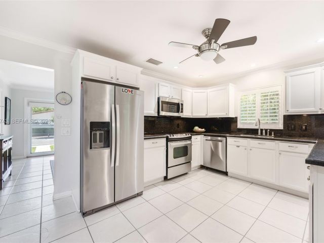 Продажа дома по адресу 809 Angelo Ave - фото 7535525