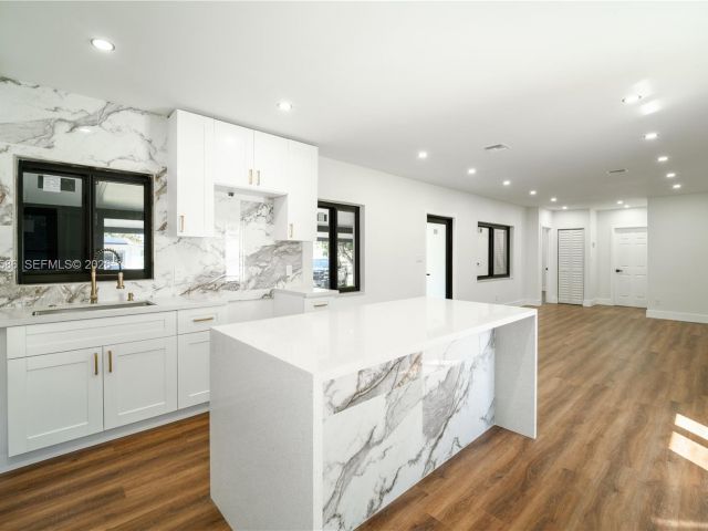 Продажа дома по адресу 220 NW 144th St - фото 7519469