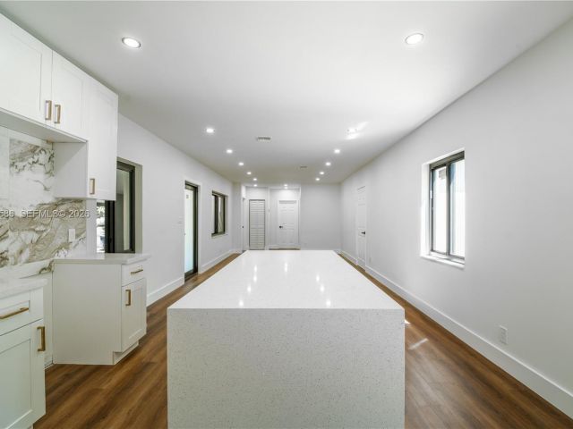 Продажа дома по адресу 220 NW 144th St - фото 7519470