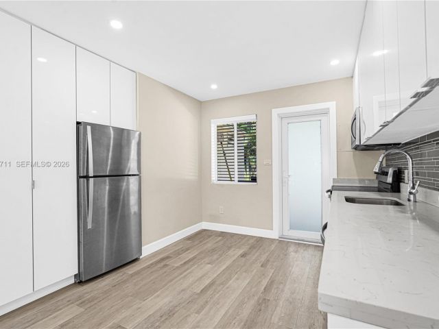 Продажа дома по адресу 11919 NE 8th av - фото 7519331