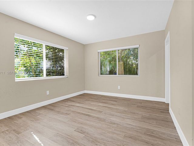 Продажа дома по адресу 11919 NE 8th av - фото 7519333