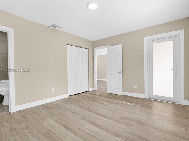 Продажа дома по адресу 11919 NE 8th av - фото 7519335