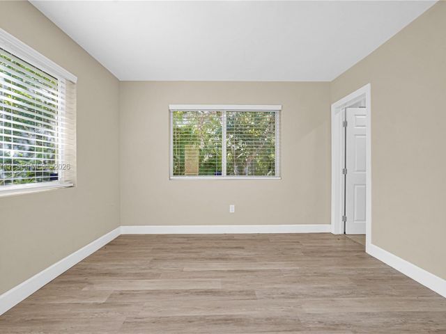 Продажа дома по адресу 11919 NE 8th av - фото 7519336