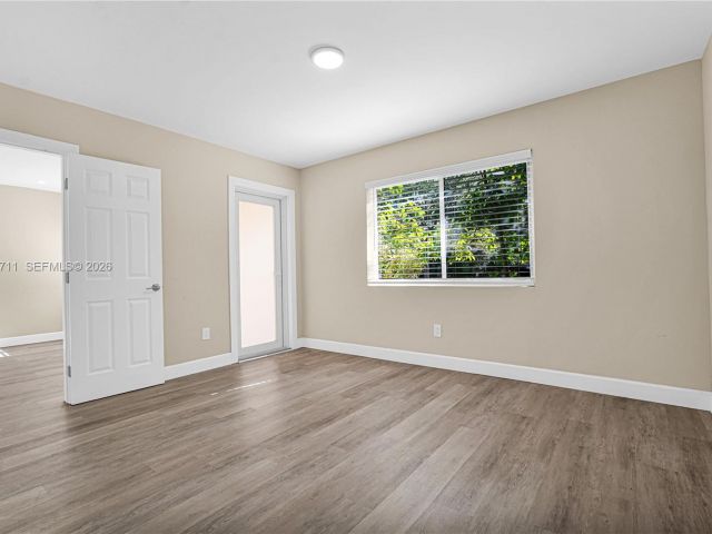 Продажа дома по адресу 11919 NE 8th av - фото 7519337