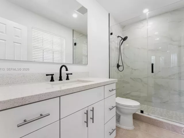 Дом в аренду по адресу 3619 S Le Jeune Rd 1 - фото 7519572