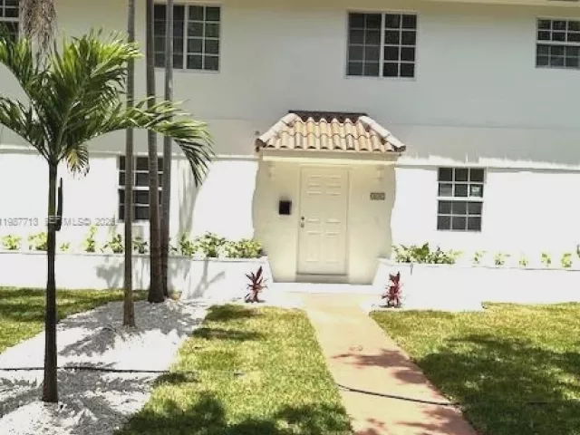 Дом в аренду по адресу 3619 S Le Jeune Rd 1 - фото 7519564