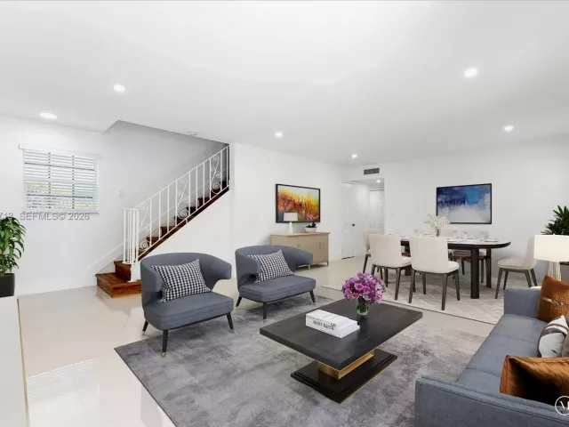 Дом в аренду по адресу 3619 S Le Jeune Rd 1 - фото 7519565