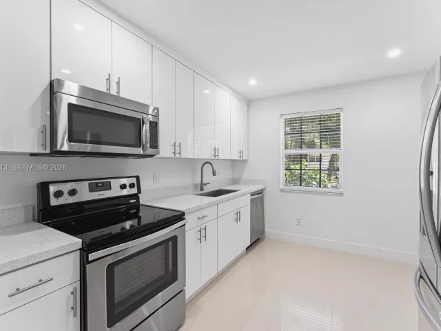 Дом в аренду по адресу 3619 S Le Jeune Rd 1 - фото 7519569