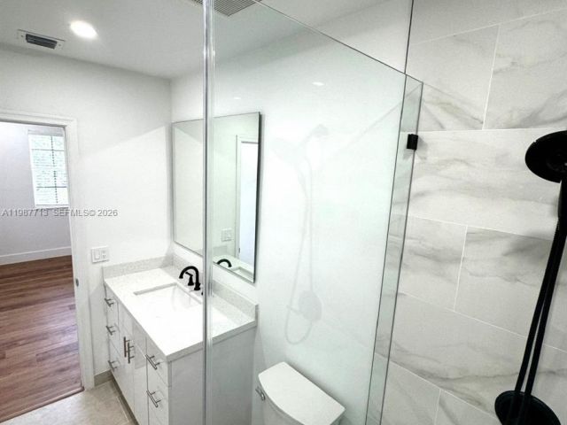 Дом в аренду по адресу 3619 S Le Jeune Rd 1 - фото 7519573