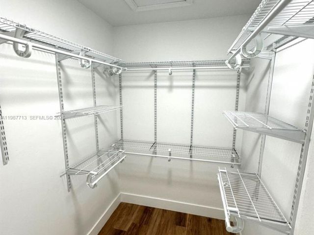 Дом в аренду по адресу 3619 S Le Jeune Rd 1 - фото 7519574