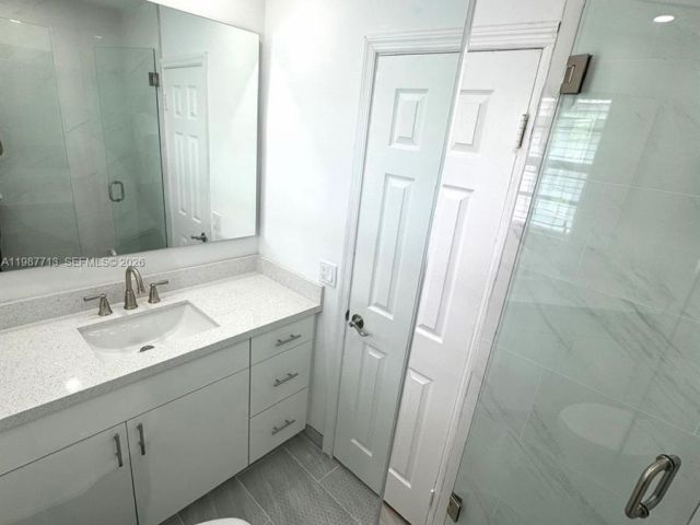 Дом в аренду по адресу 3619 S Le Jeune Rd 1 - фото 7519577