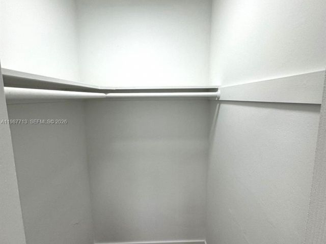 Дом в аренду по адресу 3619 S Le Jeune Rd 1 - фото 7519578