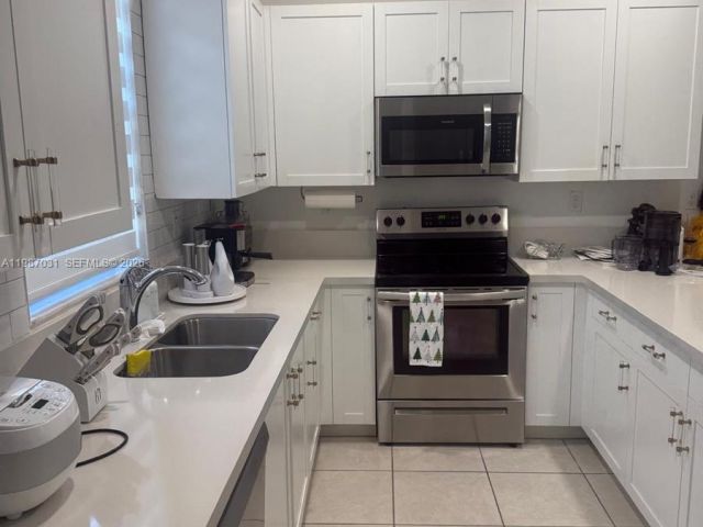 Дом в аренду по адресу 522 SW 19th Way 522 - фото 7519306