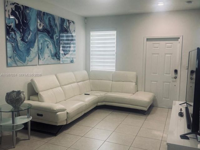 Дом в аренду по адресу 522 SW 19th Way 522 - фото 7519307