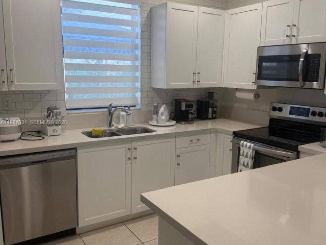 Дом в аренду по адресу 522 SW 19th Way 522 - фото 7519317