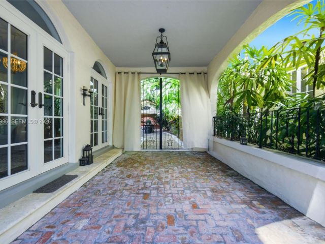 Продажа дома по адресу 1231 Catalonia Ave - фото 7527026