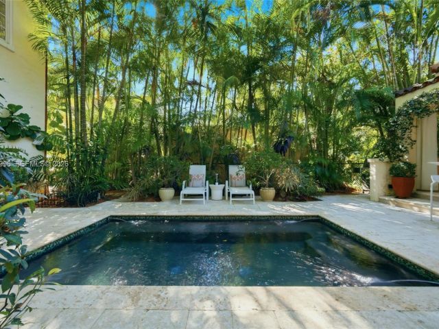 Продажа дома по адресу 1231 Catalonia Ave - фото 7527031