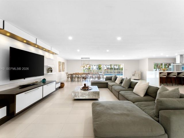 Продажа дома по адресу 1525 Diplomat Pkwy - фото 7532377