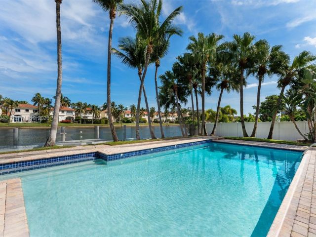 Продажа дома по адресу 1525 Diplomat Pkwy - фото 7532378