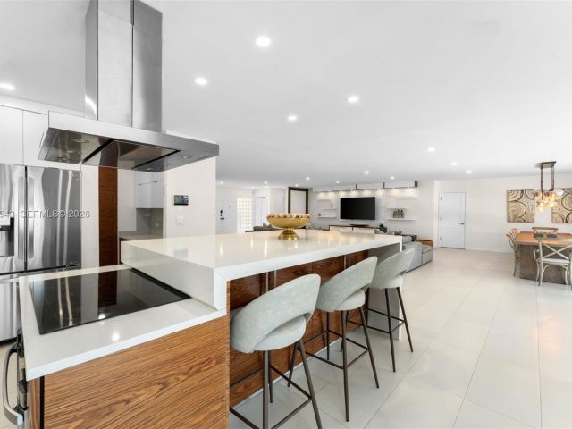 Продажа дома по адресу 1525 Diplomat Pkwy - фото 7532387