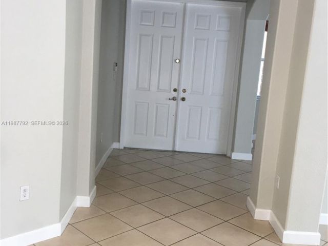 Дом в аренду по адресу 14512 SW 10th St - фото 7519405