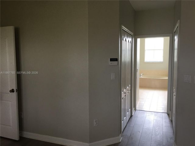 Дом в аренду по адресу 14512 SW 10th St - фото 7519413