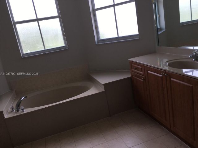 Дом в аренду по адресу 14512 SW 10th St - фото 7519415