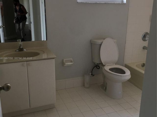 Дом в аренду по адресу 14512 SW 10th St - фото 7519418